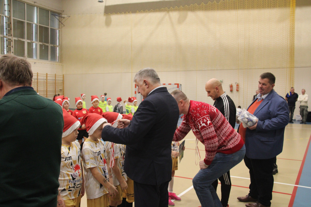 III Mikołajkowy Turniej Halowej Piłki Nożnej o Puchar Starosty Jarocińskiego rozstrzygnięty