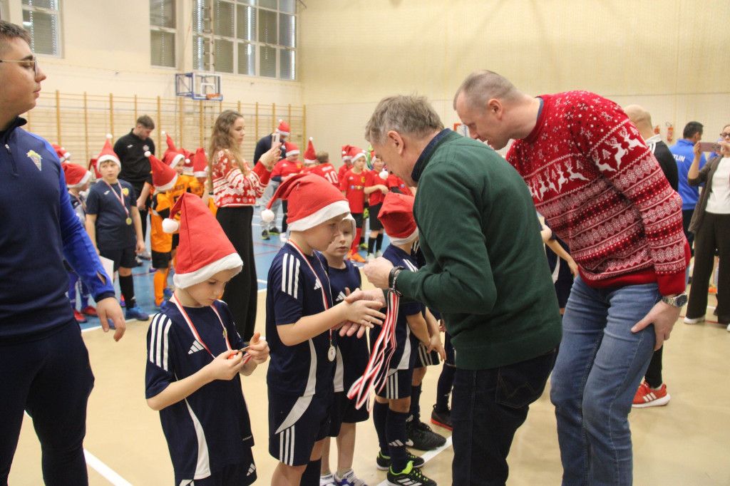 III Mikołajkowy Turniej Halowej Piłki Nożnej o Puchar Starosty Jarocińskiego rozstrzygnięty