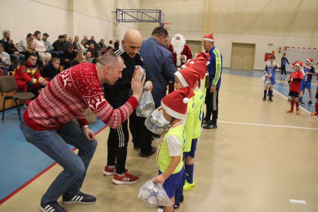 III Mikołajkowy Turniej Halowej Piłki Nożnej o Puchar Starosty Jarocińskiego rozstrzygnięty
