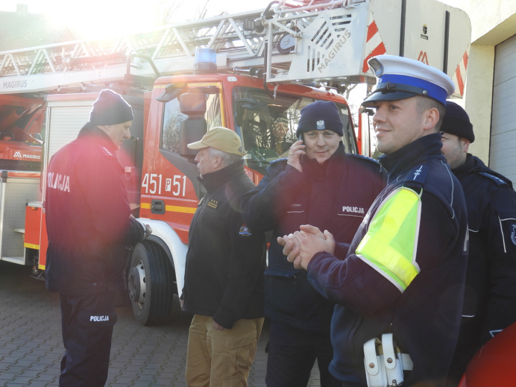 Zaskoczenie wśród interesantów. Urzędnicy ewakuowani, strażacy w akcji w Jaraczewie