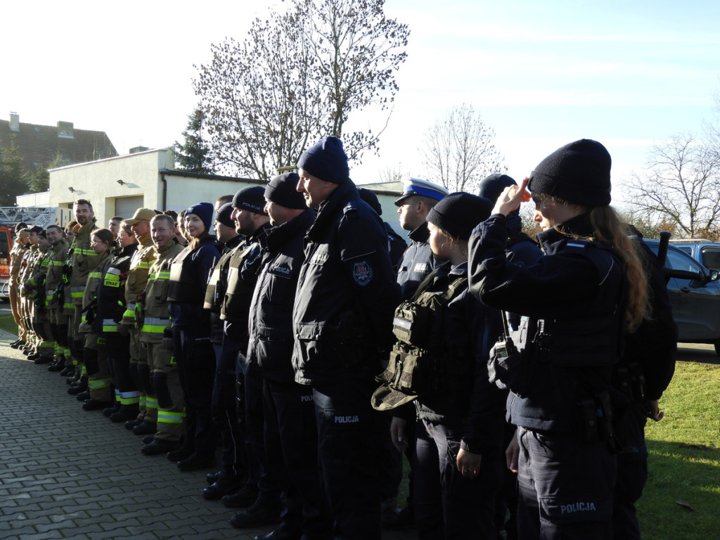 Zaskoczenie wśród interesantów. Urzędnicy ewakuowani, strażacy w akcji w Jaraczewie