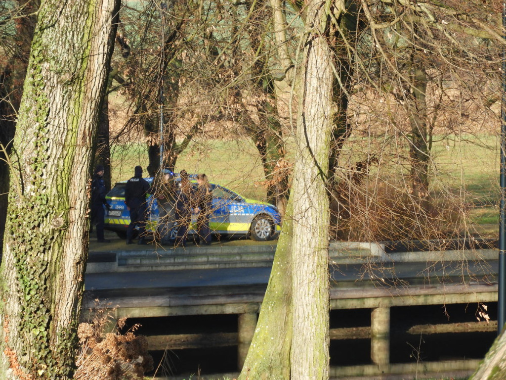 Zaskoczenie wśród interesantów. Urzędnicy ewakuowani, strażacy w akcji w Jaraczewie