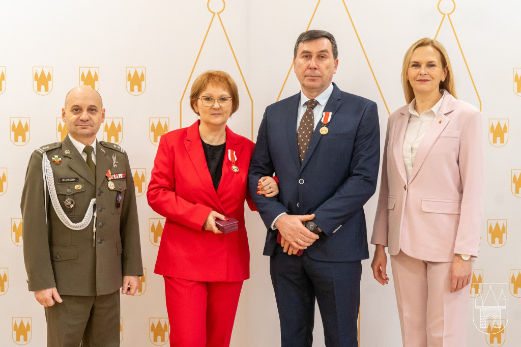 Państwo Tułazowie uhonorowani złotym medalem Ministra Obrony Narodowej