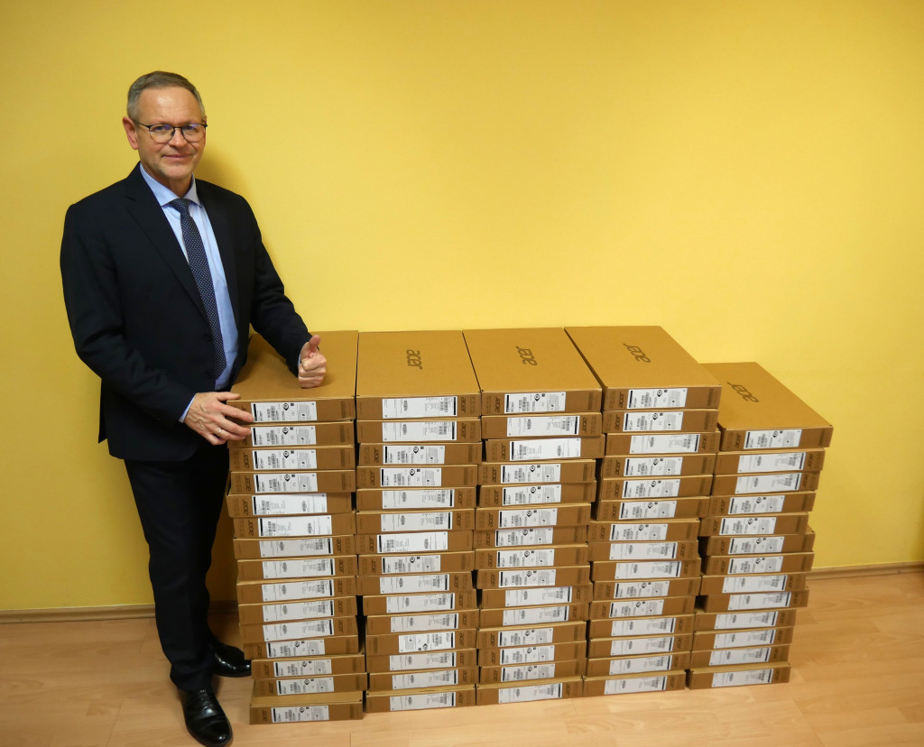 Powiat Jarociński inwestuje w edukację cyfrową uczniów