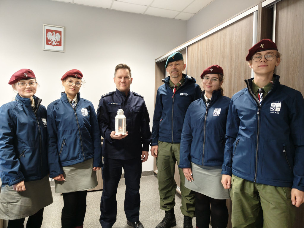 Harcerze przekazali Betlejemskie Światełko Pokoju