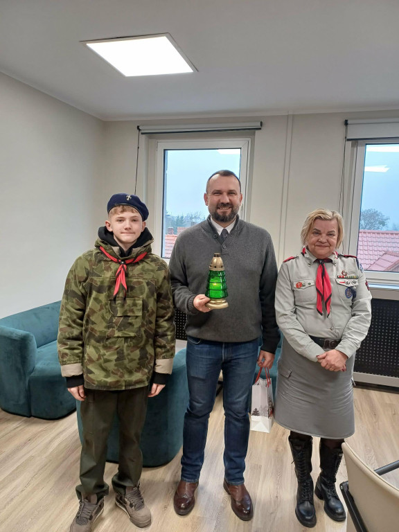 Harcerze przekazali Betlejemskie Światełko Pokoju