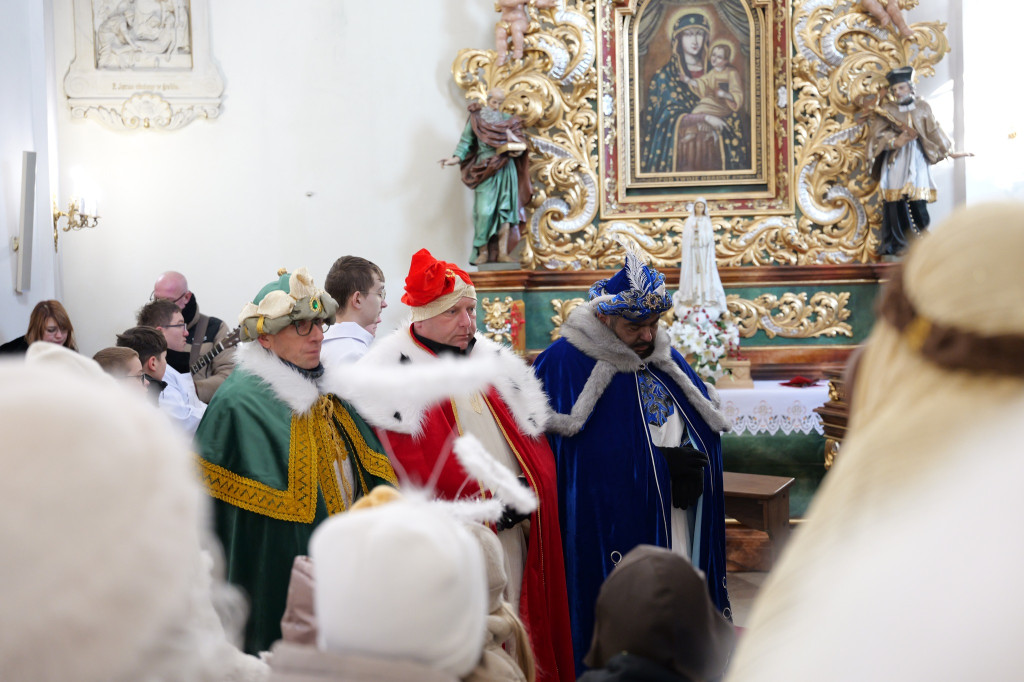 Polonez przy kolędzie i żywa szopka – tak świętowano Trzech Króli w Żerkowie