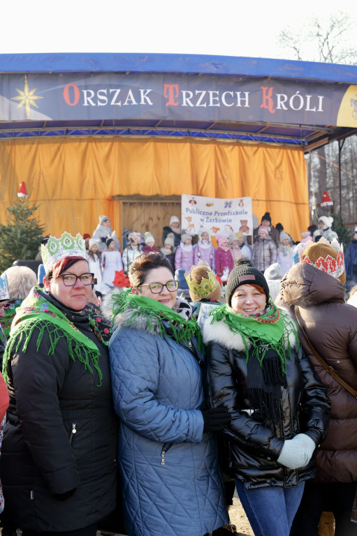 Polonez przy kolędzie i żywa szopka – tak świętowano Trzech Króli w Żerkowie