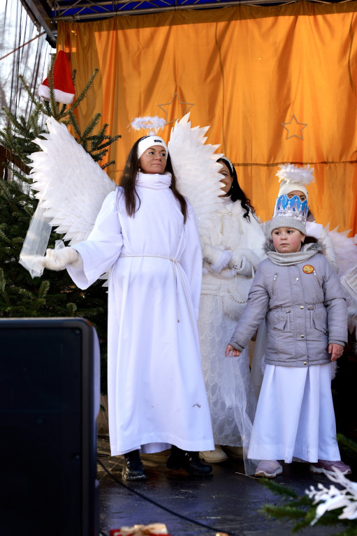 Polonez przy kolędzie i żywa szopka – tak świętowano Trzech Króli w Żerkowie