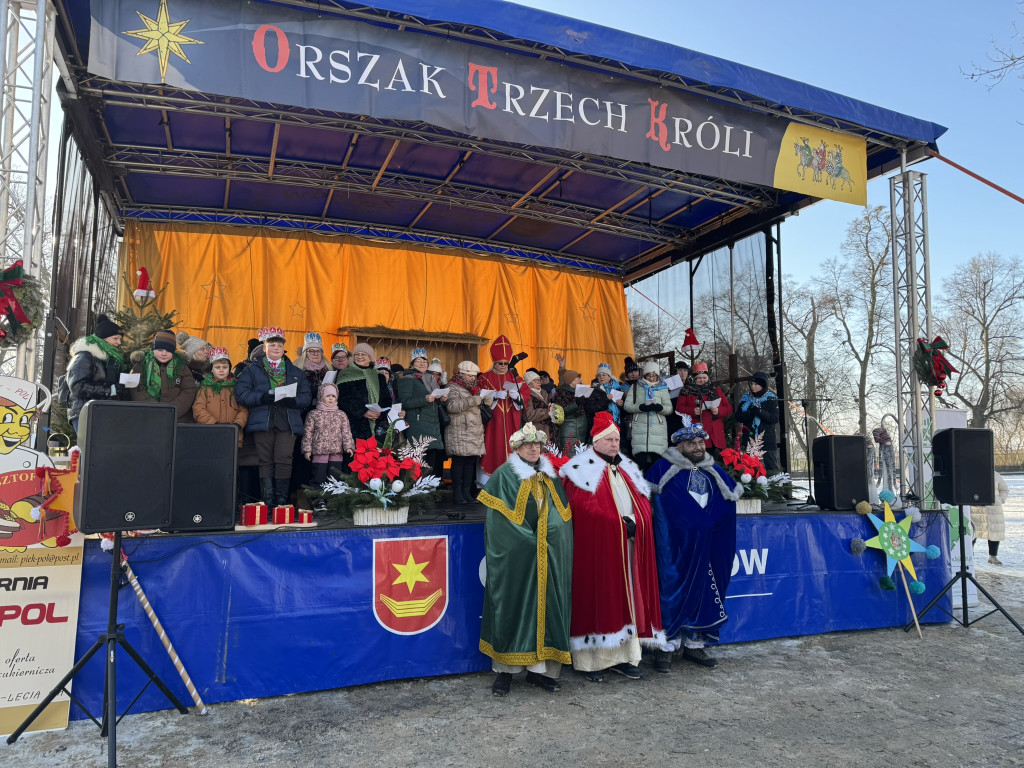 Polonez przy kolędzie i żywa szopka – tak świętowano Trzech Króli w Żerkowie