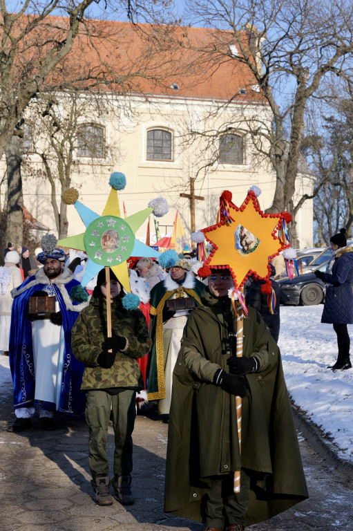 Polonez przy kolędzie i żywa szopka – tak świętowano Trzech Króli w Żerkowie