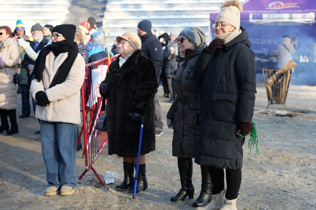 Polonez przy kolędzie i żywa szopka – tak świętowano Trzech Króli w Żerkowie