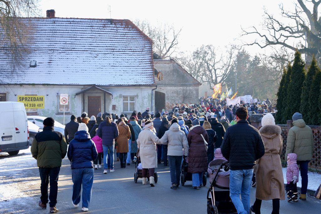 Polonez przy kolędzie i żywa szopka – tak świętowano Trzech Króli w Żerkowie