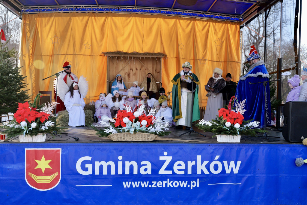 Polonez przy kolędzie i żywa szopka – tak świętowano Trzech Króli w Żerkowie