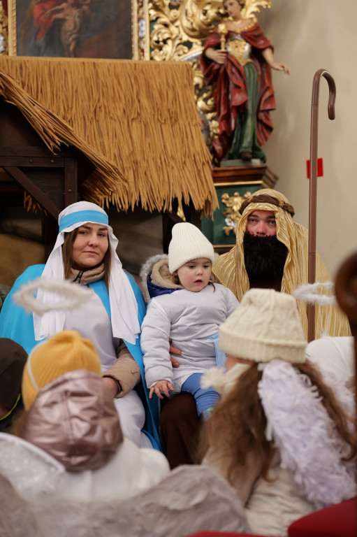 Polonez przy kolędzie i żywa szopka – tak świętowano Trzech Króli w Żerkowie