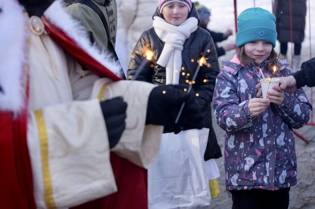 Polonez przy kolędzie i żywa szopka – tak świętowano Trzech Króli w Żerkowie