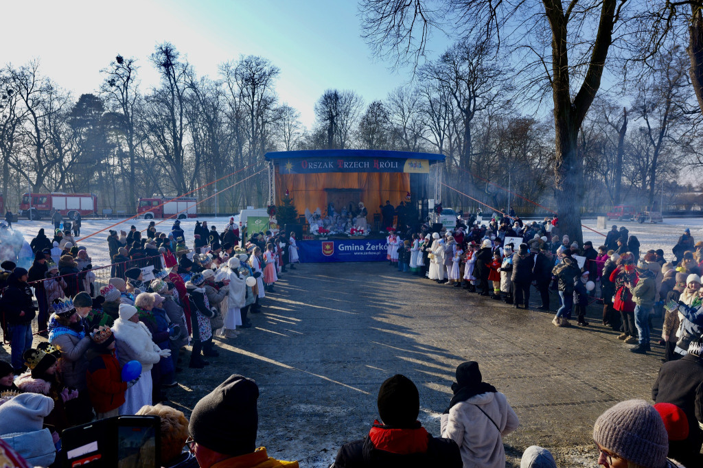 Polonez przy kolędzie i żywa szopka – tak świętowano Trzech Króli w Żerkowie