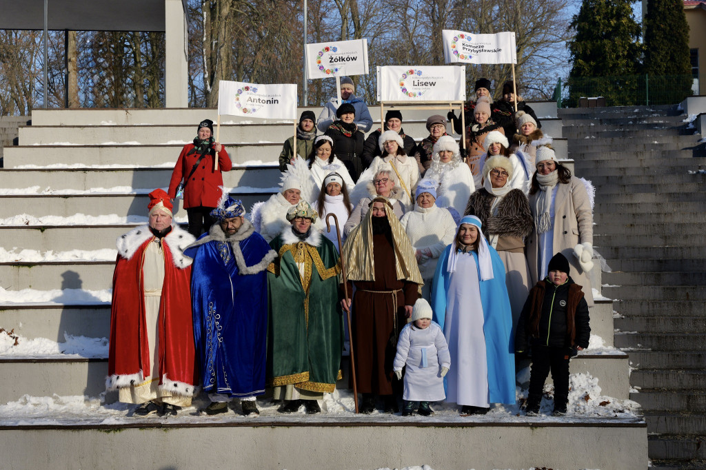 Polonez przy kolędzie i żywa szopka – tak świętowano Trzech Króli w Żerkowie