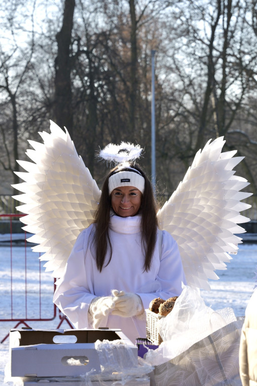 Polonez przy kolędzie i żywa szopka – tak świętowano Trzech Króli w Żerkowie
