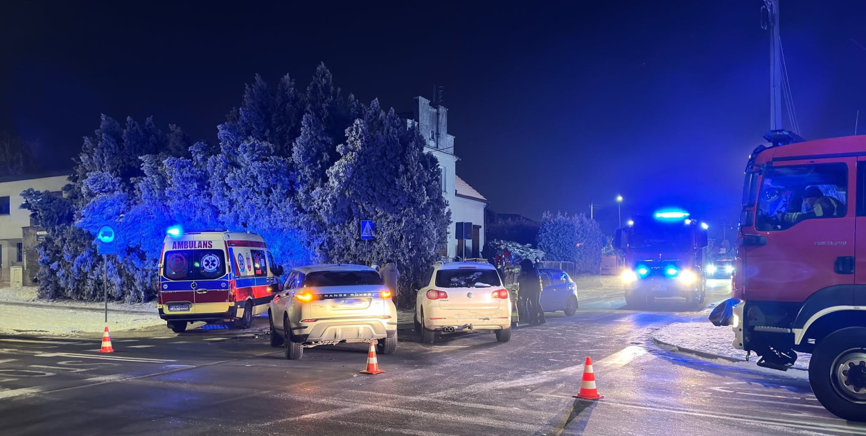 Kolizja trzech samochodów na skrzyżowaniu Bema i Skłodowskiej w Jarocinie