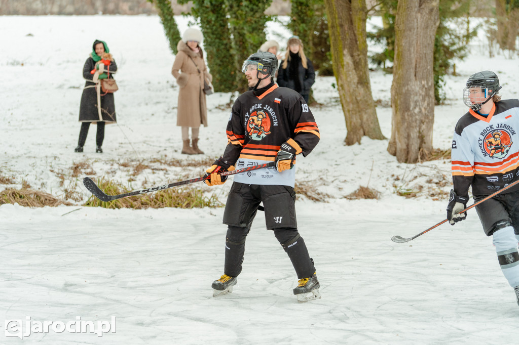 Pond hockej na stawie w Parku Radolińskich