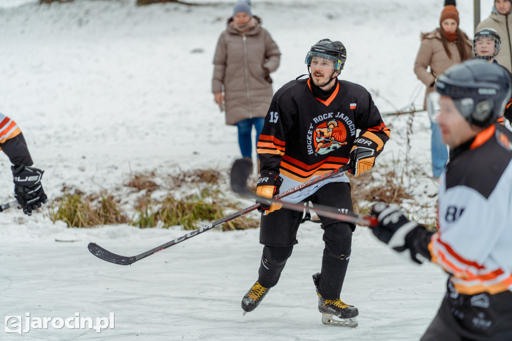 Pond hockej na stawie w Parku Radolińskich