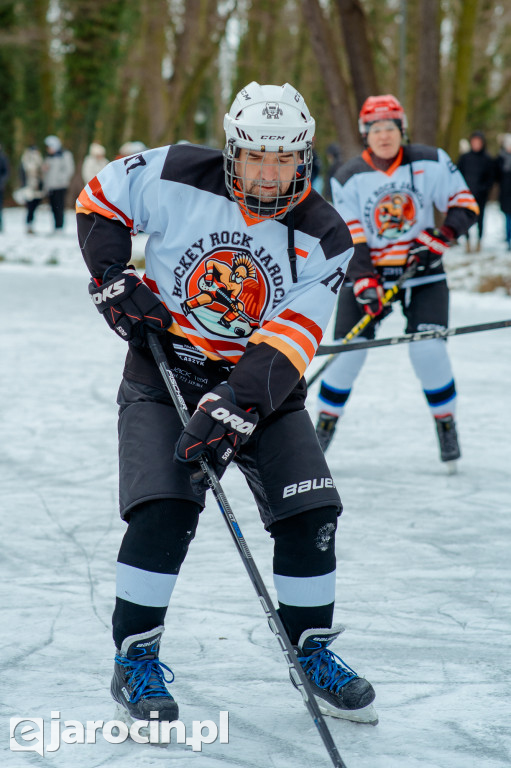 Pond hockej na stawie w Parku Radolińskich
