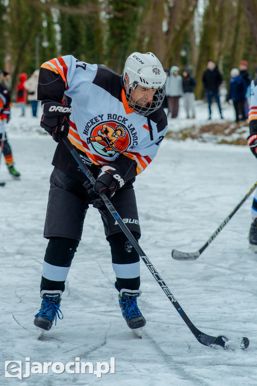 Pond hockej na stawie w Parku Radolińskich