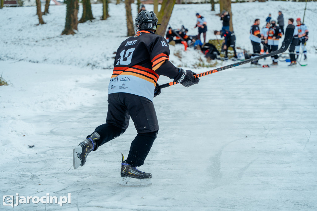 Pond hockej na stawie w Parku Radolińskich
