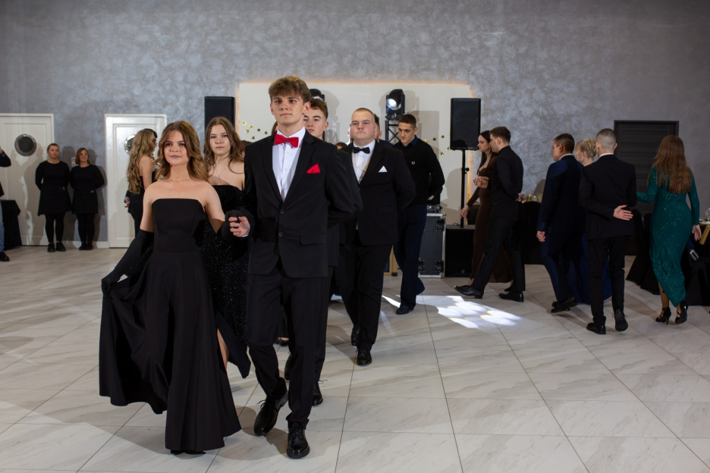 Studniówka 2025 maturzystów Akademii Dobrej Edukacji w Jarocinie