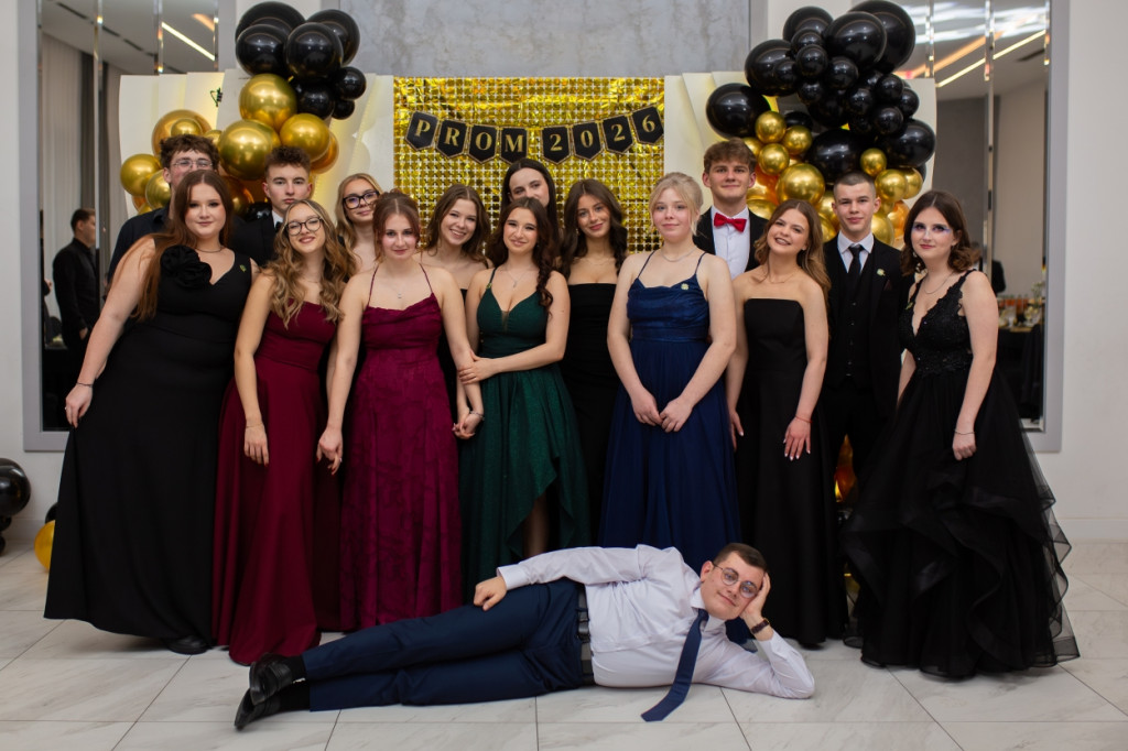 Studniówka 2025 maturzystów Akademii Dobrej Edukacji w Jarocinie