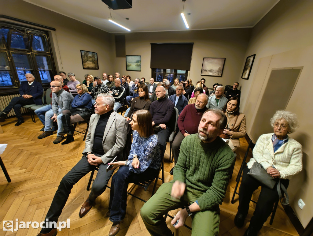 Monet, kradzież i śledztwo od kuchni. Sala Muzeum Regionalnego w Jarocinie pękała w szwach