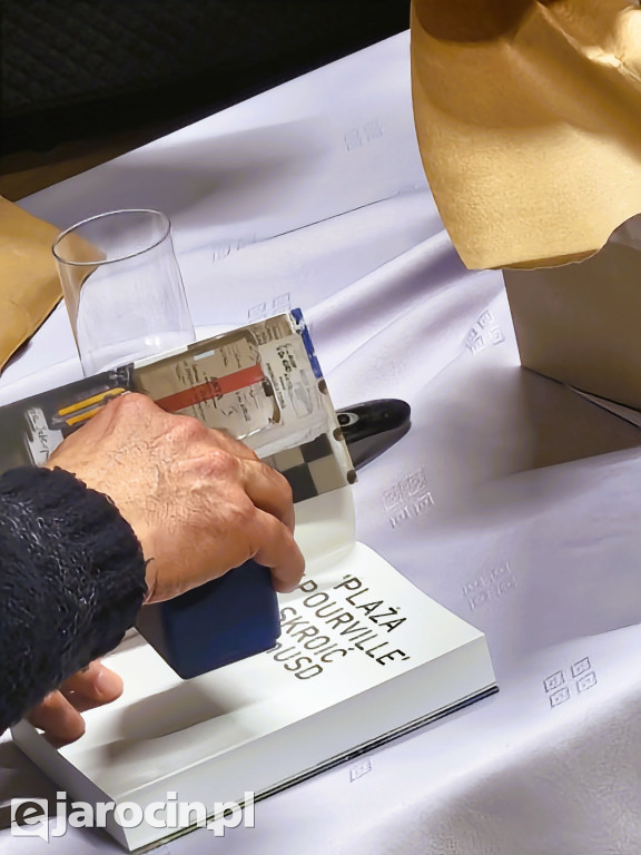 Monet, kradzież i śledztwo od kuchni. Sala Muzeum Regionalnego w Jarocinie pękała w szwach