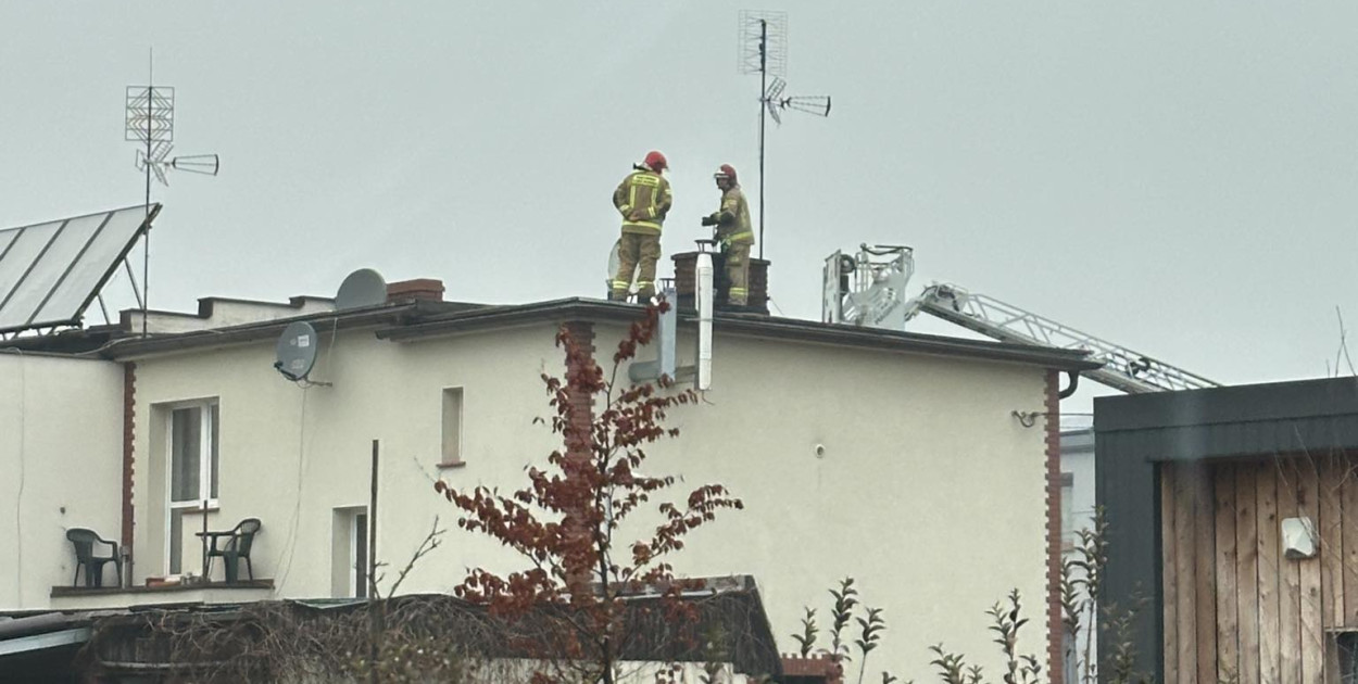 Pożar sadzy w kominie na ul. Chrobrego w Jarocinie