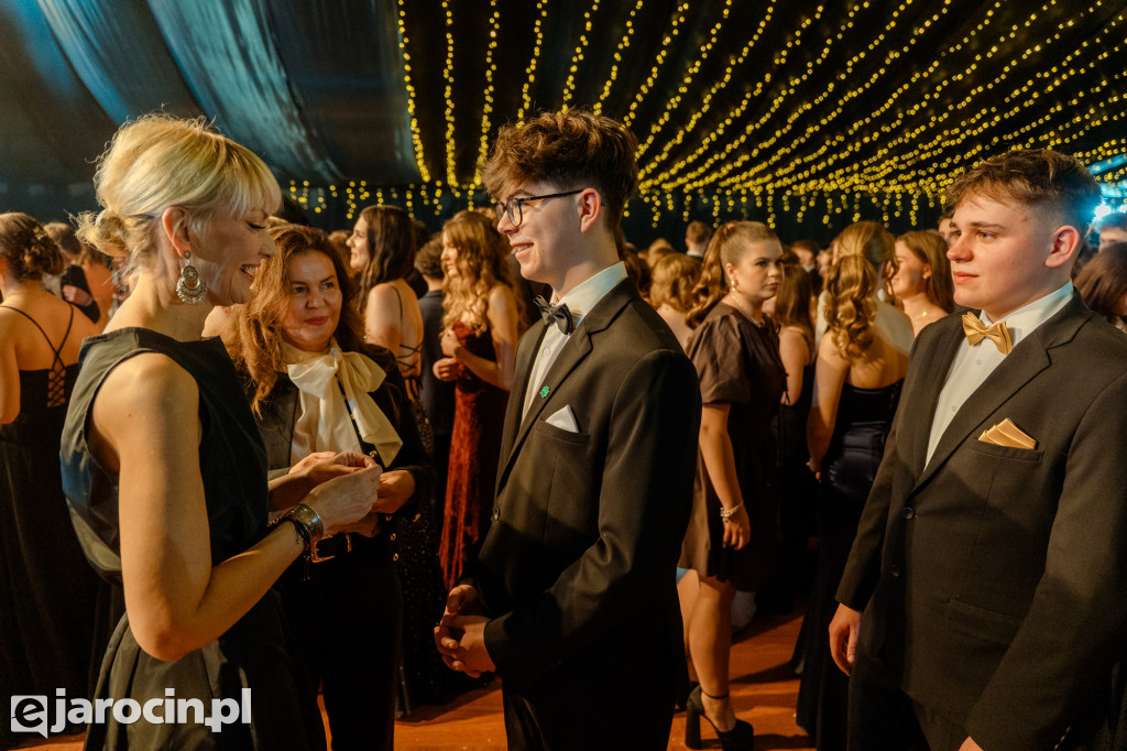 Studniówka 2025 maturzystów Liceum Ogólnokształcącego w Jarocinie