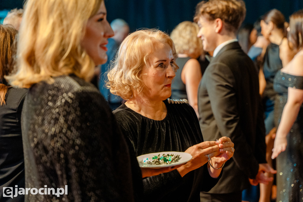 Studniówka 2025 maturzystów Liceum Ogólnokształcącego w Jarocinie