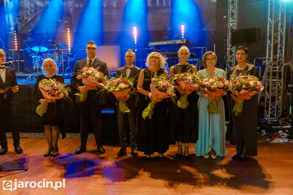 Studniówka 2025 maturzystów Liceum Ogólnokształcącego w Jarocinie