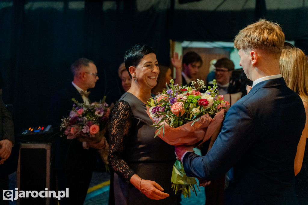 Studniówka 2025 maturzystów Liceum Ogólnokształcącego w Jarocinie