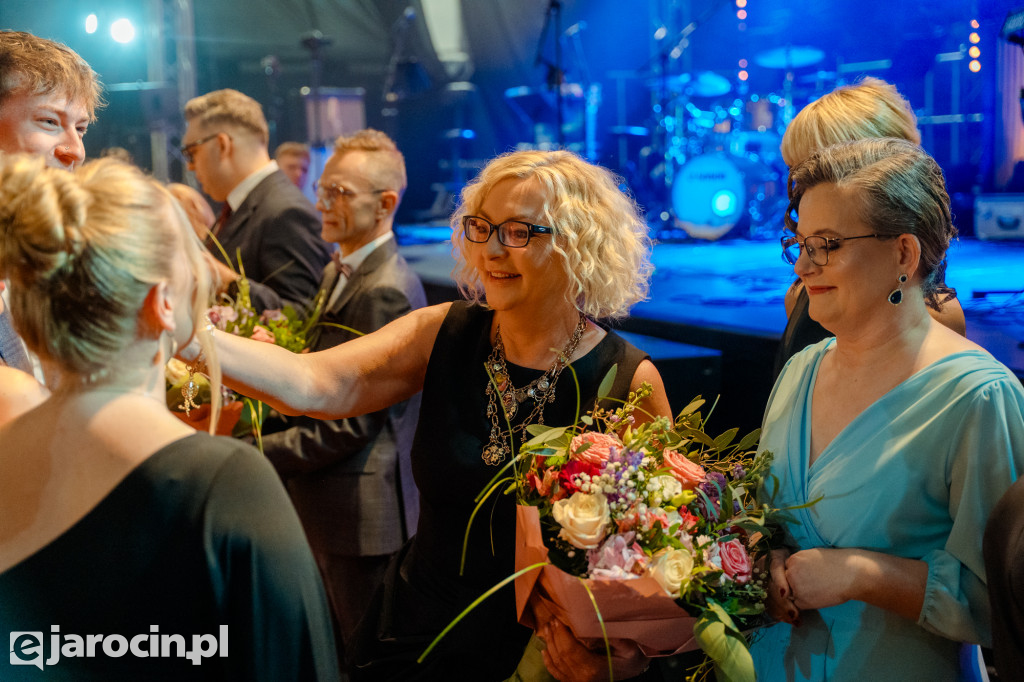 Studniówka 2025 maturzystów Liceum Ogólnokształcącego w Jarocinie