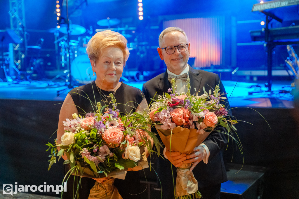 Studniówka 2025 maturzystów Liceum Ogólnokształcącego w Jarocinie