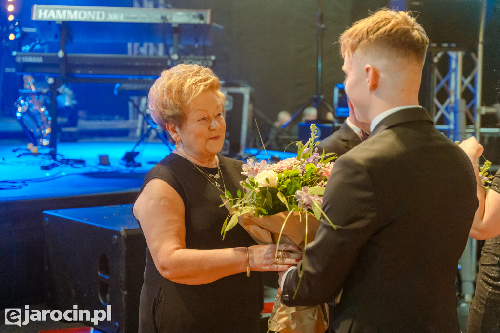 Studniówka 2025 maturzystów Liceum Ogólnokształcącego w Jarocinie