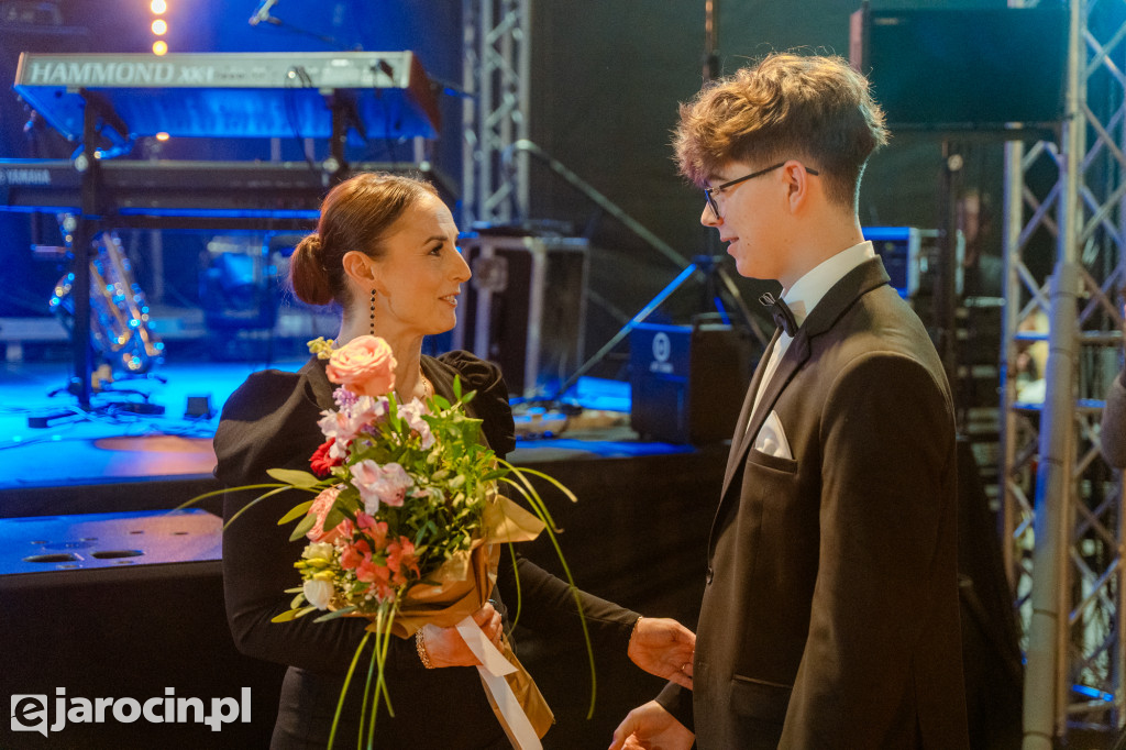 Studniówka 2025 maturzystów Liceum Ogólnokształcącego w Jarocinie