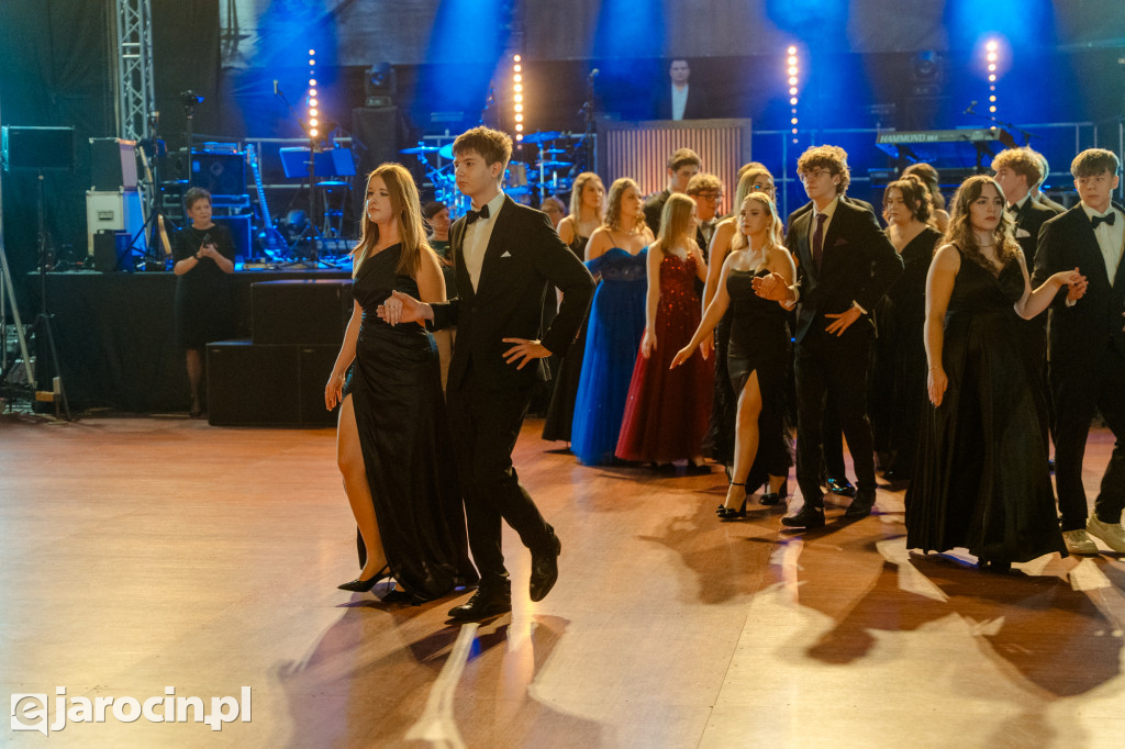 Studniówka 2025 maturzystów Liceum Ogólnokształcącego w Jarocinie