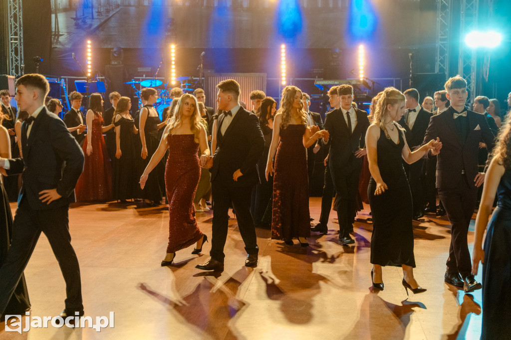 Studniówka 2025 maturzystów Liceum Ogólnokształcącego w Jarocinie