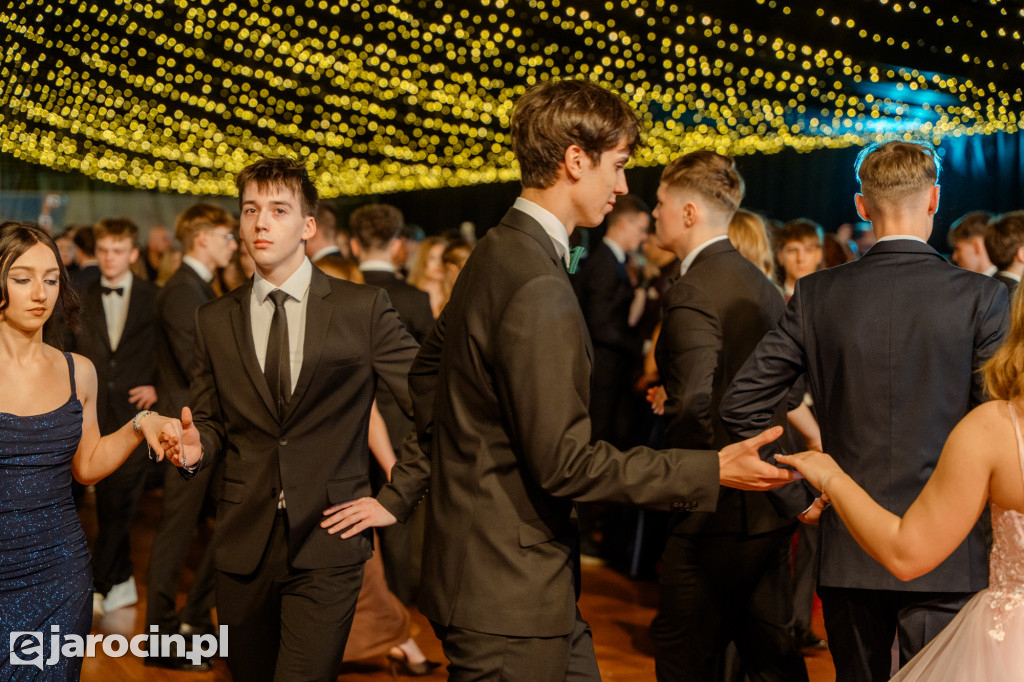 Studniówka 2025 maturzystów Liceum Ogólnokształcącego w Jarocinie