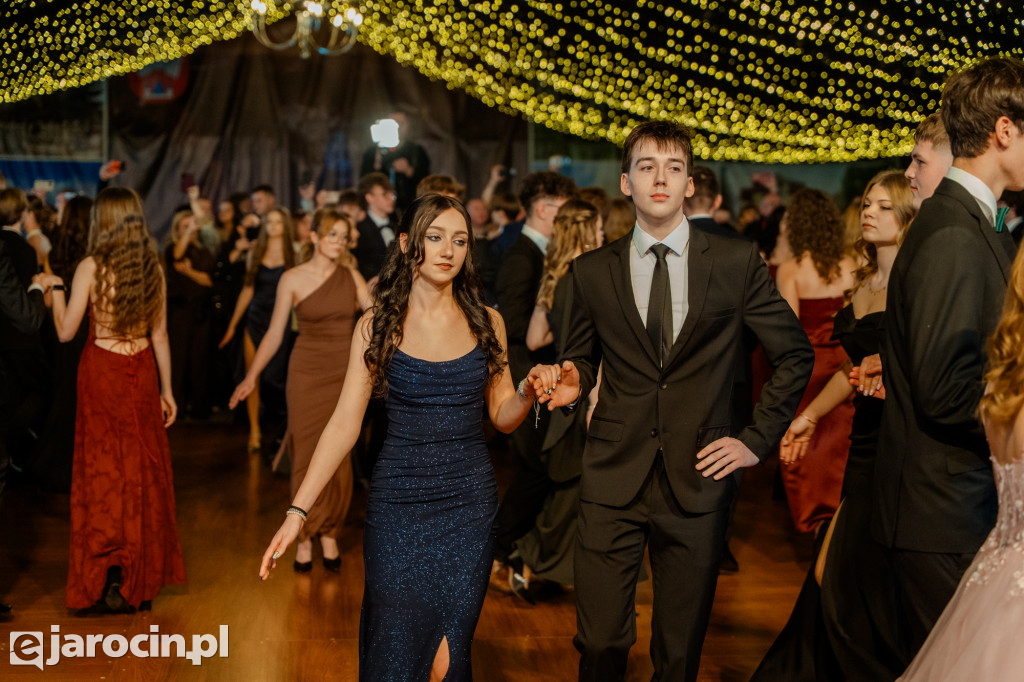 Studniówka 2025 maturzystów Liceum Ogólnokształcącego w Jarocinie