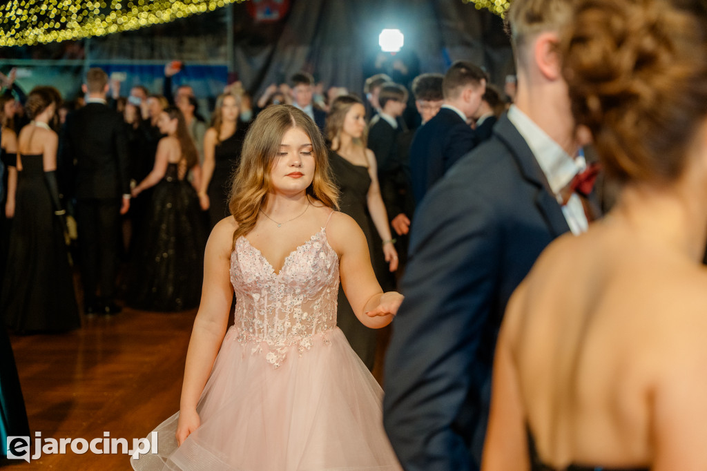 Studniówka 2025 maturzystów Liceum Ogólnokształcącego w Jarocinie