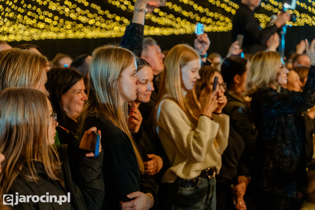 Studniówka 2025 maturzystów Liceum Ogólnokształcącego w Jarocinie