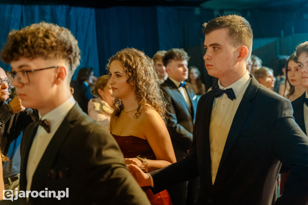 Studniówka 2025 maturzystów Liceum Ogólnokształcącego w Jarocinie