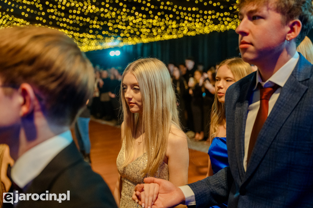 Studniówka 2025 maturzystów Liceum Ogólnokształcącego w Jarocinie